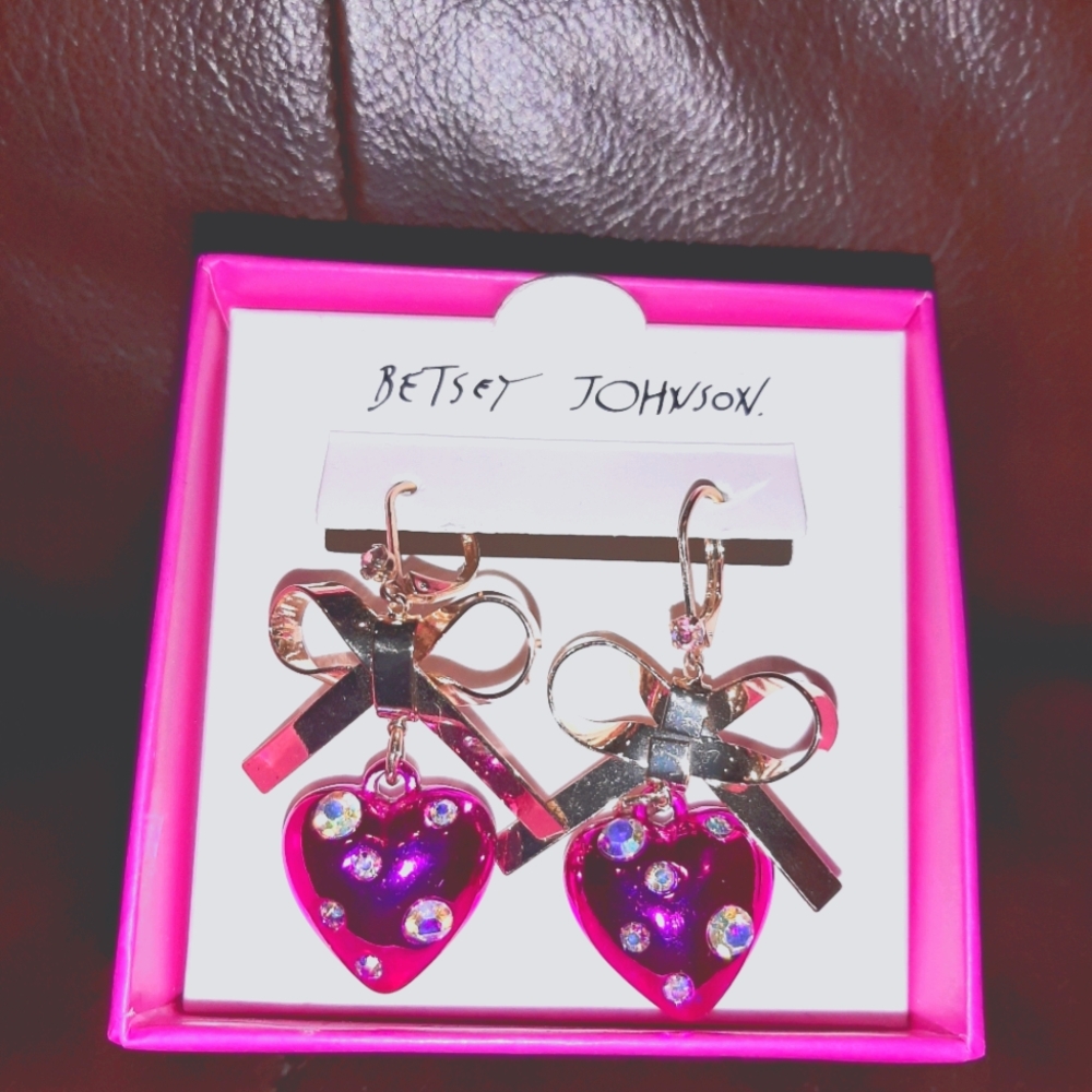 Betsey  love is in the air earrings